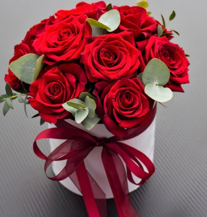 10 red roses box arrangement